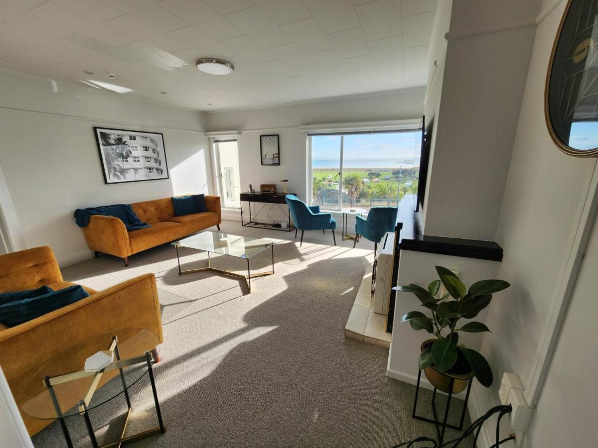 Art Deco Beauty On The Bay Hill Apartment Timaru Exterior photo